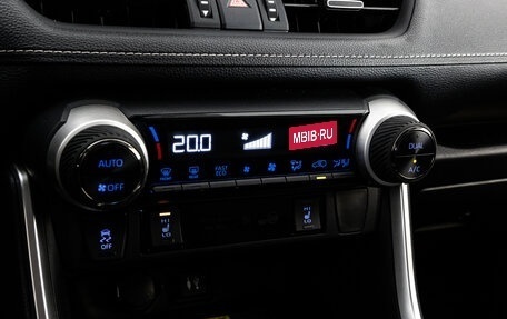 Toyota RAV4, 2019 год, 3 099 000 рублей, 22 фотография