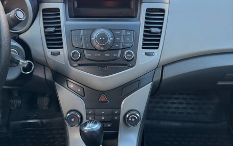 Chevrolet Cruze II, 2010 год, 500 000 рублей, 3 фотография