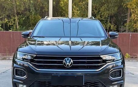 Volkswagen T-Roc I, 2022 год, 1 550 333 рублей, 2 фотография