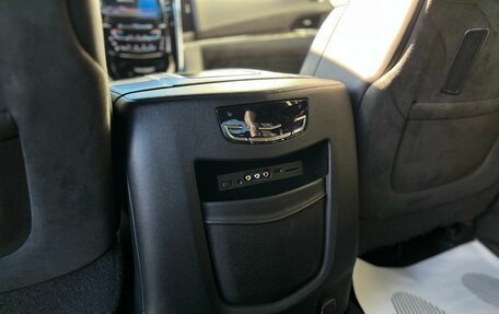 Cadillac Escalade IV, 2016 год, 2 890 000 рублей, 15 фотография
