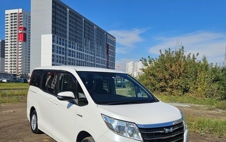 Toyota Noah III, 2014 год, 1 450 000 рублей, 1 фотография