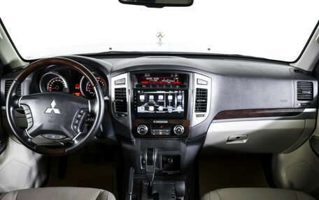Mitsubishi Pajero IV рестайлинг 2, 2020 год, 3 790 000 рублей, 14 фотография