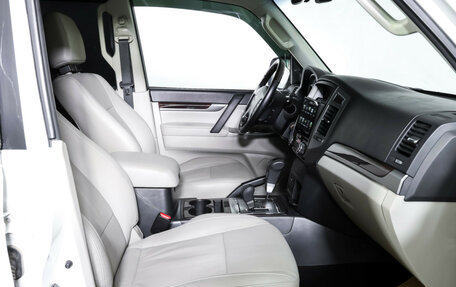 Mitsubishi Pajero IV рестайлинг 2, 2020 год, 3 790 000 рублей, 16 фотография