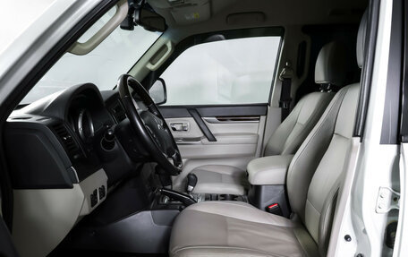 Mitsubishi Pajero IV рестайлинг 2, 2020 год, 3 790 000 рублей, 18 фотография