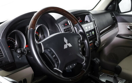 Mitsubishi Pajero IV рестайлинг 2, 2020 год, 3 790 000 рублей, 17 фотография