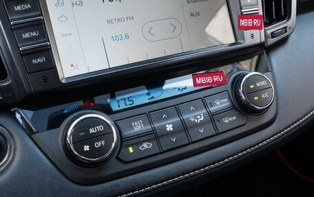 Toyota RAV4, 2019 год, 2 450 000 рублей, 15 фотография