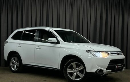Mitsubishi Outlander III рестайлинг 3, 2014 год, 1 049 888 рублей, 2 фотография