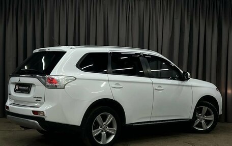 Mitsubishi Outlander III рестайлинг 3, 2014 год, 1 049 888 рублей, 4 фотография