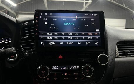 Mitsubishi Outlander III рестайлинг 3, 2014 год, 1 049 888 рублей, 6 фотография