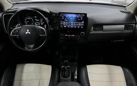 Mitsubishi Outlander III рестайлинг 3, 2014 год, 1 049 888 рублей, 10 фотография