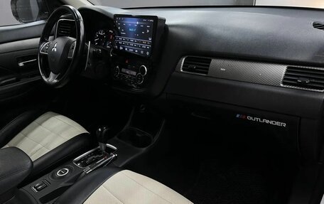 Mitsubishi Outlander III рестайлинг 3, 2014 год, 1 049 888 рублей, 12 фотография