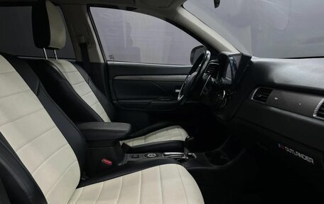 Mitsubishi Outlander III рестайлинг 3, 2014 год, 1 049 888 рублей, 11 фотография
