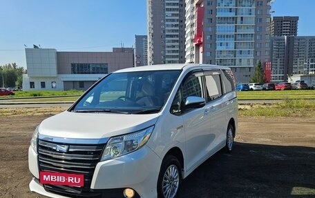 Toyota Noah III, 2014 год, 1 450 000 рублей, 2 фотография