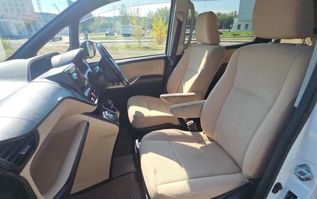 Toyota Noah III, 2014 год, 1 450 000 рублей, 5 фотография