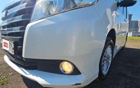 Toyota Noah III, 2014 год, 1 450 000 рублей, 13 фотография