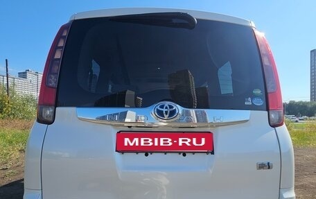 Toyota Noah III, 2014 год, 1 450 000 рублей, 11 фотография