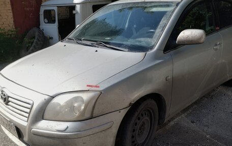 Toyota Avensis III рестайлинг, 2004 год, 282 000 рублей, 3 фотография