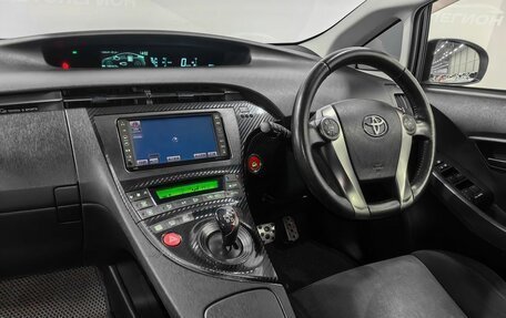 Toyota Prius, 2015 год, 1 399 000 рублей, 10 фотография