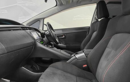Toyota Prius, 2015 год, 1 399 000 рублей, 13 фотография