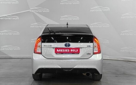 Toyota Prius, 2015 год, 1 399 000 рублей, 4 фотография