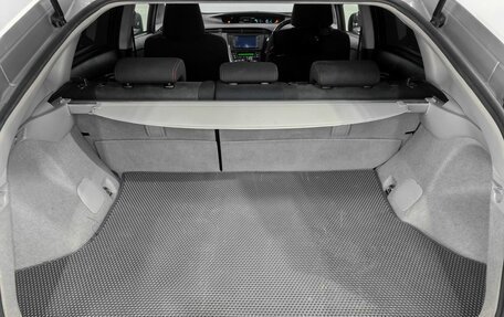 Toyota Prius, 2015 год, 1 399 000 рублей, 16 фотография