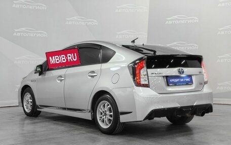 Toyota Prius, 2015 год, 1 399 000 рублей, 3 фотография