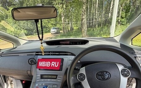 Toyota Prius, 2013 год, 1 200 000 рублей, 13 фотография