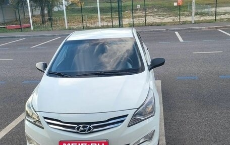 Hyundai Solaris II рестайлинг, 2015 год, 600 000 рублей, 1 фотография