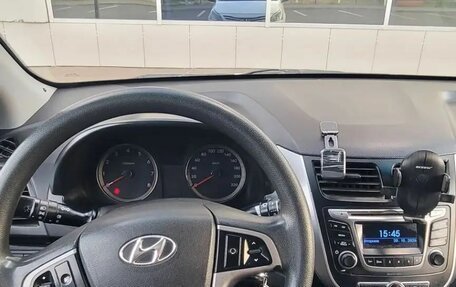 Hyundai Solaris II рестайлинг, 2015 год, 600 000 рублей, 5 фотография