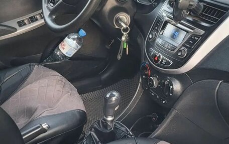 Hyundai Solaris II рестайлинг, 2015 год, 600 000 рублей, 8 фотография
