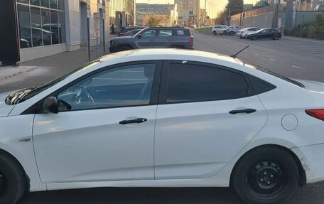 Hyundai Solaris II рестайлинг, 2015 год, 600 000 рублей, 3 фотография