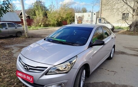 Hyundai Solaris II рестайлинг, 2015 год, 750 000 рублей, 1 фотография
