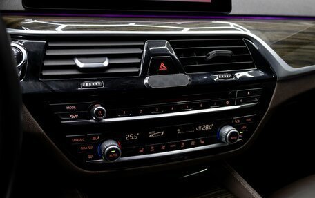 BMW 5 серия, 2019 год, 2 995 000 рублей, 15 фотография