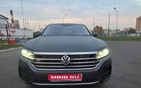 Volkswagen Touareg III, 2019 год, 5 750 000 рублей, 1 фотография