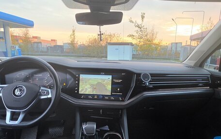 Volkswagen Touareg III, 2019 год, 5 750 000 рублей, 15 фотография