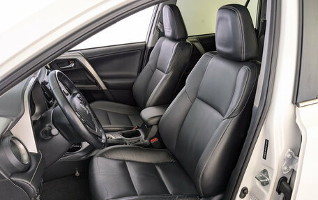 Toyota RAV4, 2016 год, 2 595 000 рублей, 21 фотография