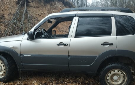 Chevrolet Niva I рестайлинг, 2013 год, 520 000 рублей, 3 фотография