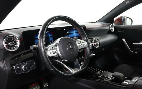 Mercedes-Benz CLA, 2020 год, 3 300 000 рублей, 13 фотография