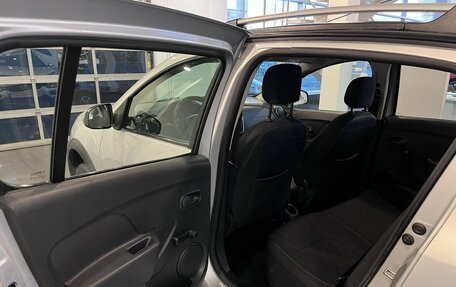 Renault Sandero II рестайлинг, 2015 год, 860 000 рублей, 24 фотография