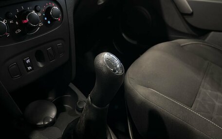 Renault Sandero II рестайлинг, 2015 год, 860 000 рублей, 31 фотография
