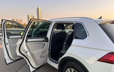 Volkswagen Tiguan II, 2017 год, 2 250 000 рублей, 2 фотография