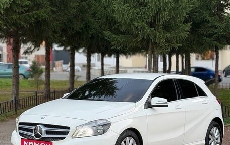 Mercedes-Benz A-Класс, 2015 год, 790 000 рублей, 2 фотография