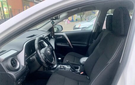 Toyota RAV4, 2017 год, 2 495 000 рублей, 8 фотография