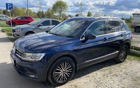 Volkswagen Tiguan II, 2017 год, 2 200 000 рублей, 2 фотография