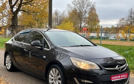 Opel Astra J, 2013 год, 870 000 рублей, 1 фотография