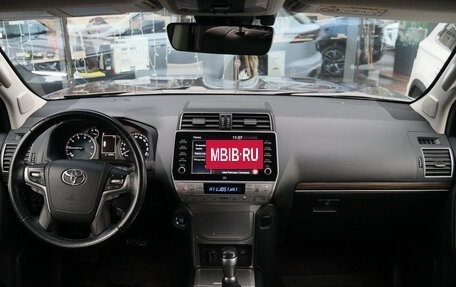 Toyota Land Cruiser Prado 150 рестайлинг, 2022 год, 6 950 000 рублей, 15 фотография