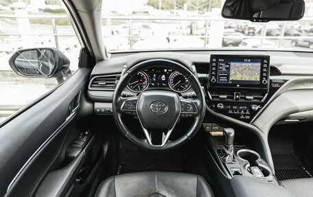 Toyota Camry, 2021 год, 3 498 000 рублей, 10 фотография