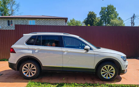 Volkswagen Tiguan II, 2018 год, 2 200 000 рублей, 2 фотография