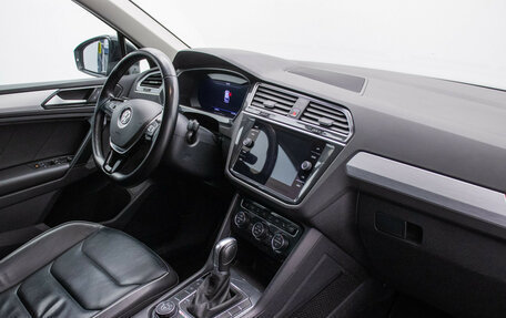 Volkswagen Tiguan II, 2018 год, 3 062 000 рублей, 10 фотография