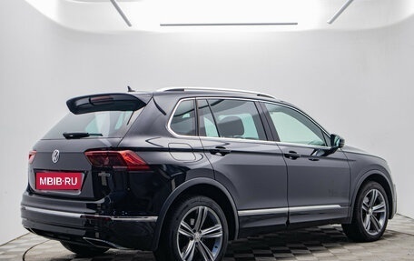 Volkswagen Tiguan II, 2018 год, 3 062 000 рублей, 5 фотография